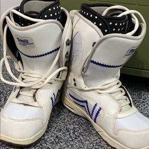 Vans snowboard boots